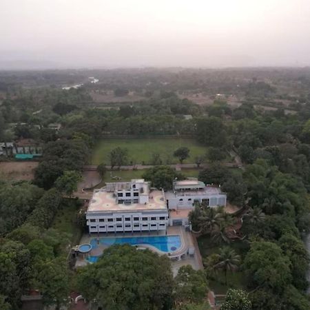 U Rivergate Karjat Bagian luar foto