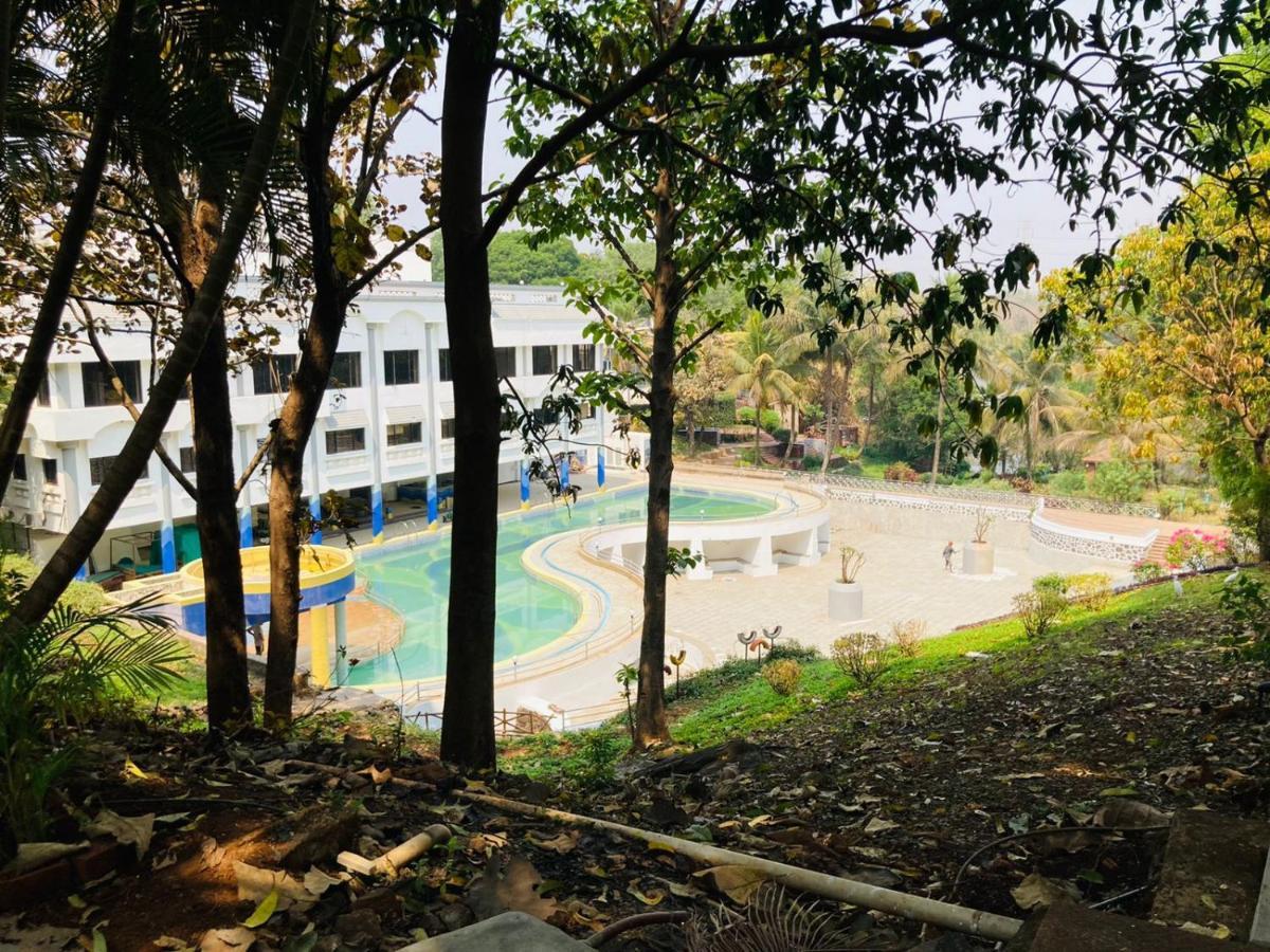 U Rivergate Karjat Bagian luar foto