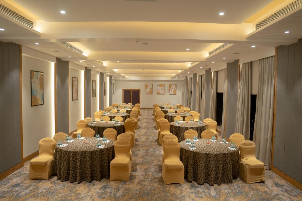 U Rivergate Karjat Bagian luar foto
