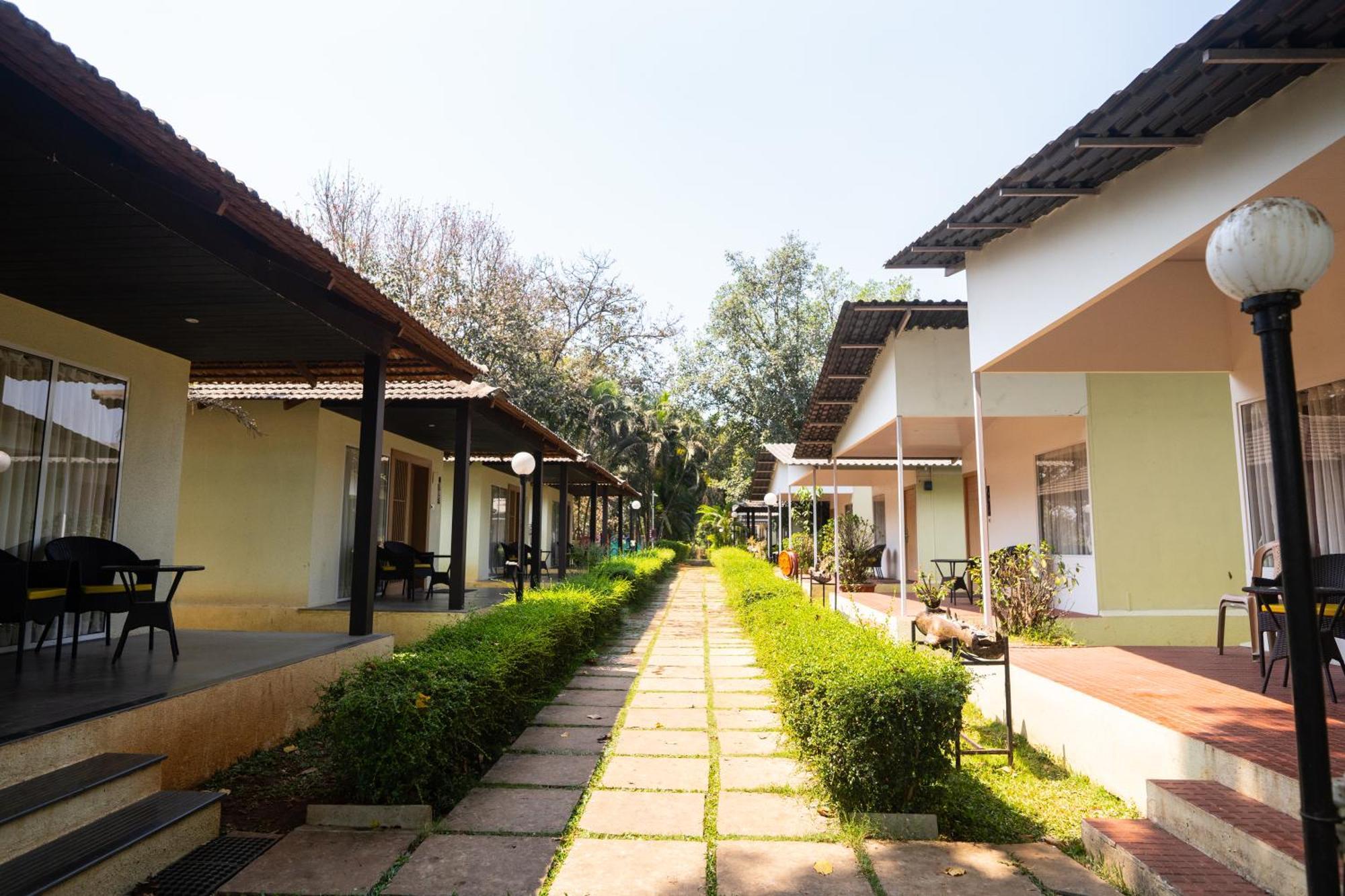 U Rivergate Karjat Bagian luar foto
